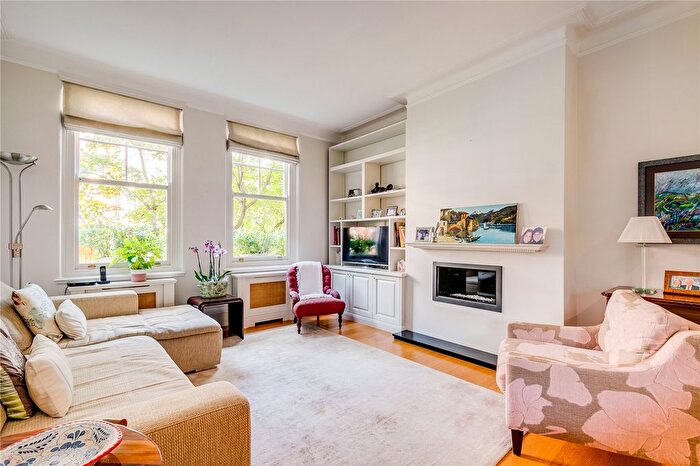 3 Bedroom Flat To Rent In Edith Road, Barons Court, W14
