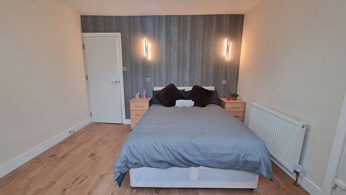 1 Bedroom Flat To Rent In Wallwood Road, London, E11