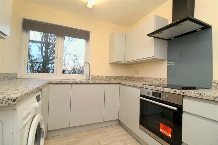1 Bedroom Flat To Rent In Croydon Grove, Croydon, CR0