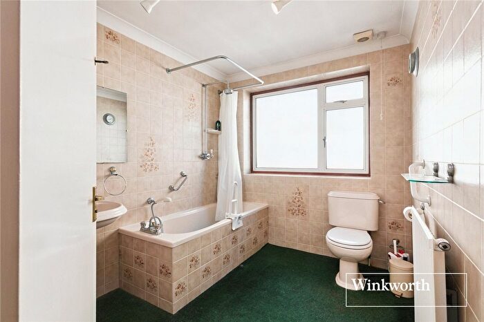 3 Bedroom Detached House For Sale In Deacons Hill Road, Elstree, Borehamwood, Hertfordshire, WD6