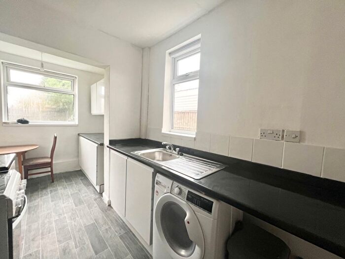 4 Bedroom Detached House To Rent In Brendon Road, Nottingham, NG8