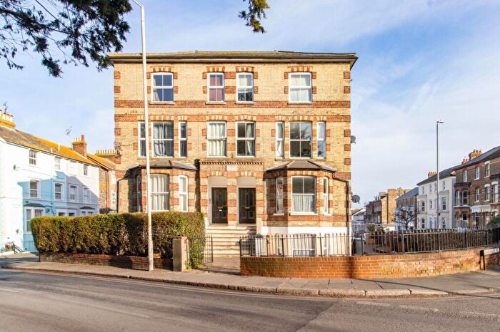 1 Bedroom Terraced House To Rent In Ramsgate Road, Broadstairs, Kent, CT10