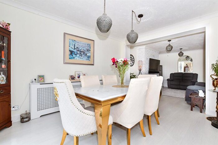 3 Bedroom Chalet For Sale In Stour Valley Close, Upstreet, Canterbury, Kent, CT3