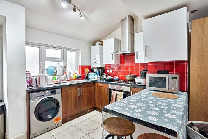 5 Bedroom End Of Terrace House For Sale In Asland Road, London, E15