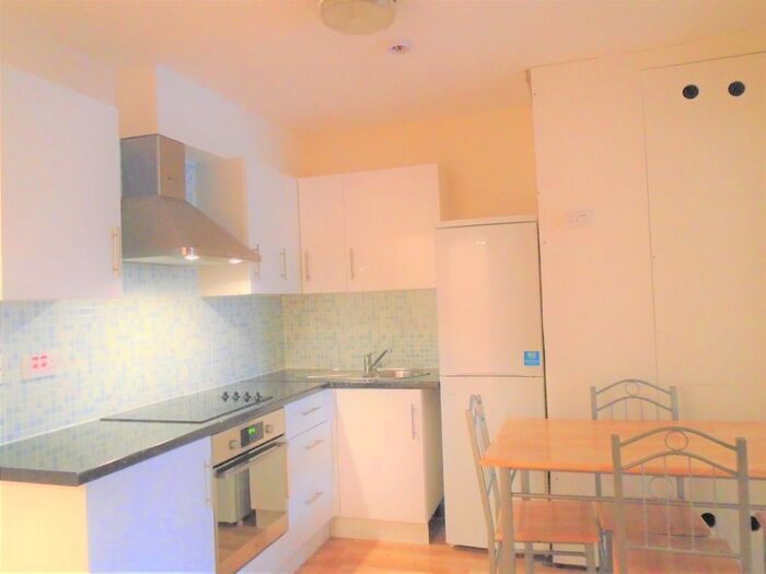 Studio To Rent In United Drive, Feltham, TW14
