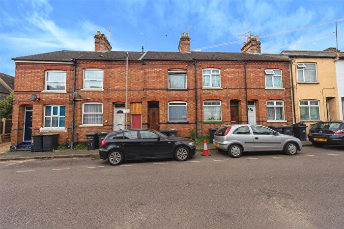 2 Bedroom Terraced House For Sale In Hillside Road, Luton, Bedfordshire, LU3