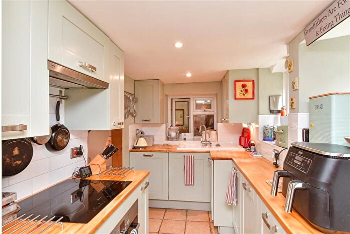 4 Bedroom Semi-detached House For Sale In Tarring Neville, Tarring Neville, Newhaven, East Sussex, BN9