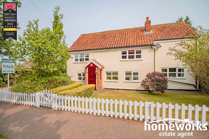 3 Bedroom Detached House For Sale In Dereham Road, Mattishall, Dereham, NR20