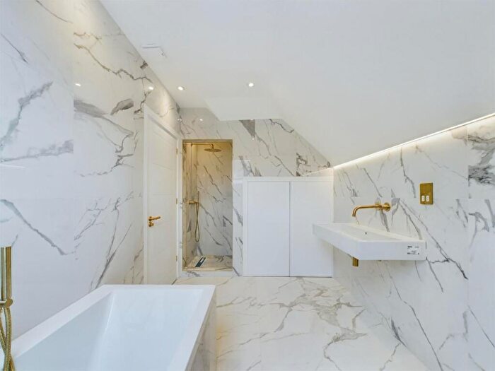 1 Bedroom Flat For Sale In Brondesbury Park, London, NW6