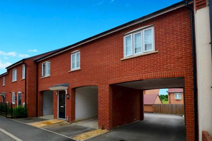 2 Bedroom Flat To Rent In Chaundler Drive, Buckingham Park, Aylesbury, Bucks, HP19