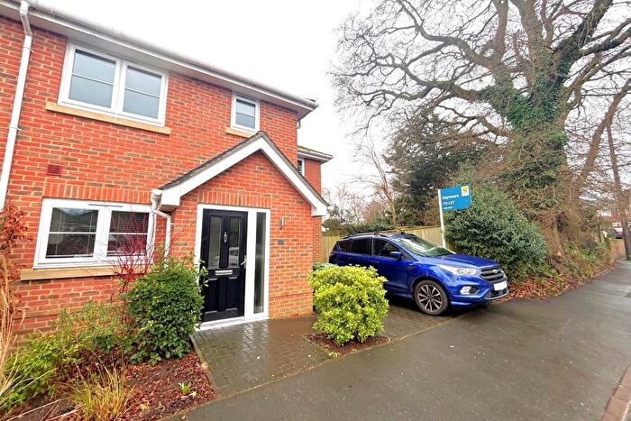 3 Bedroom Semi-Detached House To Rent In Lightwater, GU18