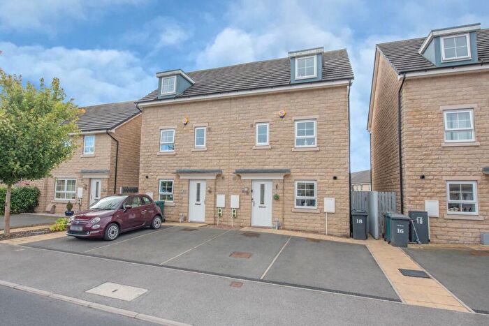 4 Bedroom Semi-Detached House For Sale In Stephenson Drive, Silsden, BD20