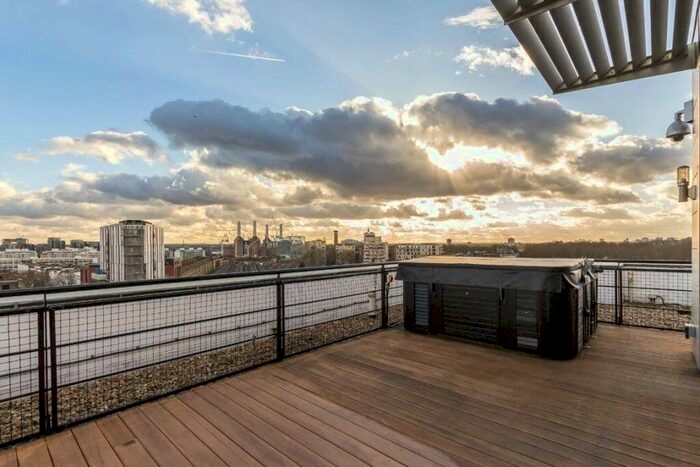 3 Bedroom Flat To Rent In Buckingham Palace Road, London, SW1W