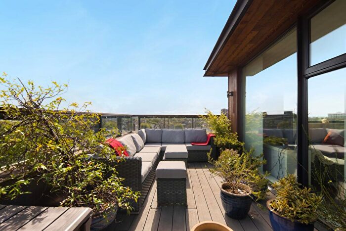 2 Bedroom Flat For Sale In Shaftesbury Road, London, E7