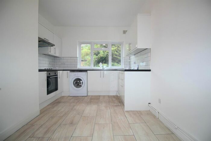 2 Bedroom Maisonette To Rent In Hertford Road, Enfield, EN3