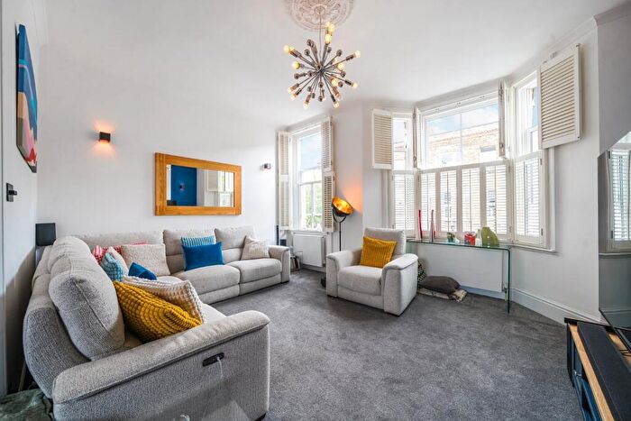 1 Bedroom Flat For Sale In Dynham Road, London, NW6