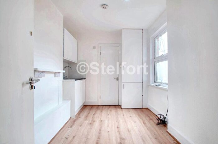 Studio To Rent In Archway Road, London, N6