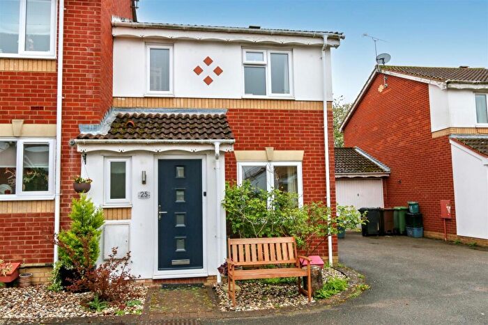 3 Bedroom End Of Terrace House To Rent In Halsey Park, London Colney, AL2