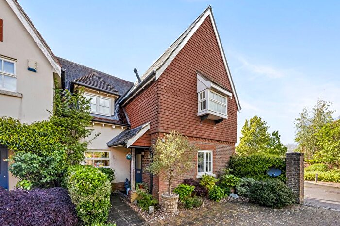 3 Bedroom Semi-Detached House For Sale In Fawn Rise, Henfield, BN5