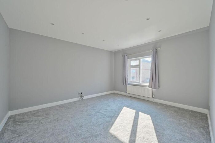 3 Bedroom Flat To Rent In East Barnet Road, New Barnet, Barnet, EN4