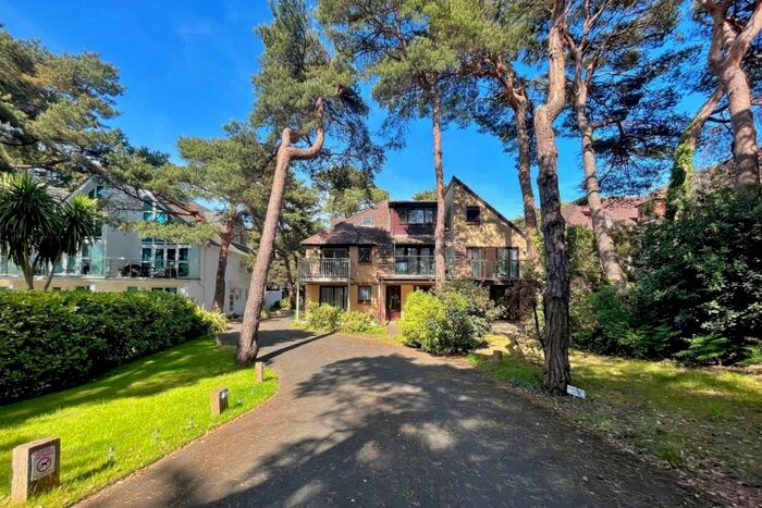 4 Bedroom End Of Terrace House To Rent In Sandbanks, BH13