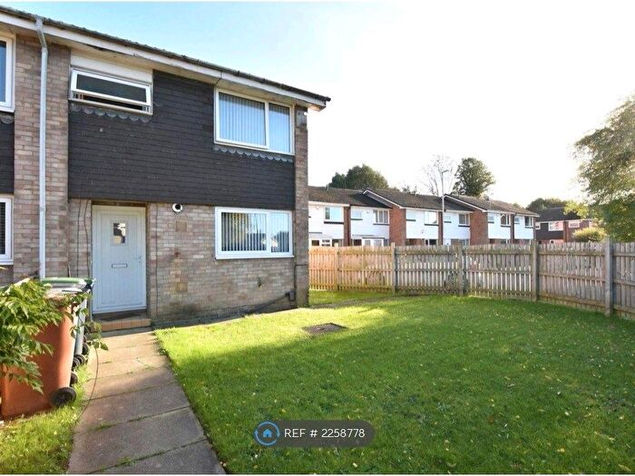 3 Bedroom Semi-Detached House To Rent In Monkswood Gate, Leeds, LS14