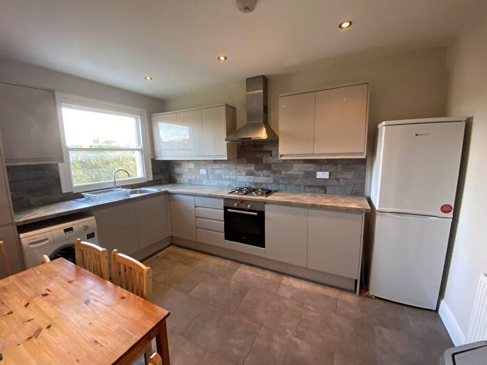 3 Bedroom Flat To Rent In Bedroom Flat – Evershot Road, Finsbury Park, N4