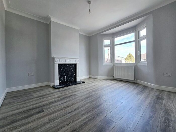 3 Bedroom Flat To Rent In Felixstowe Road, London, N9