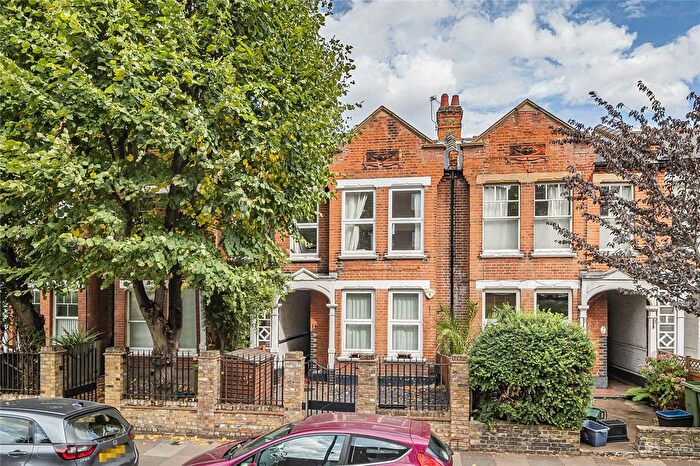 3 Bedroom Maisonette For Sale In Sandycombe Road, Kew, TW9
