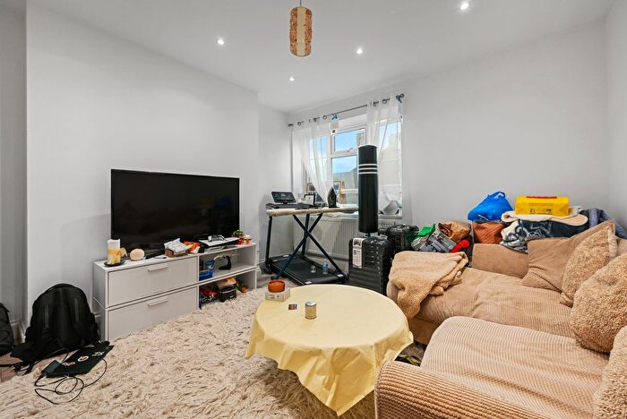 2 Bedroom Flat For Sale In White City Estate, London, W12