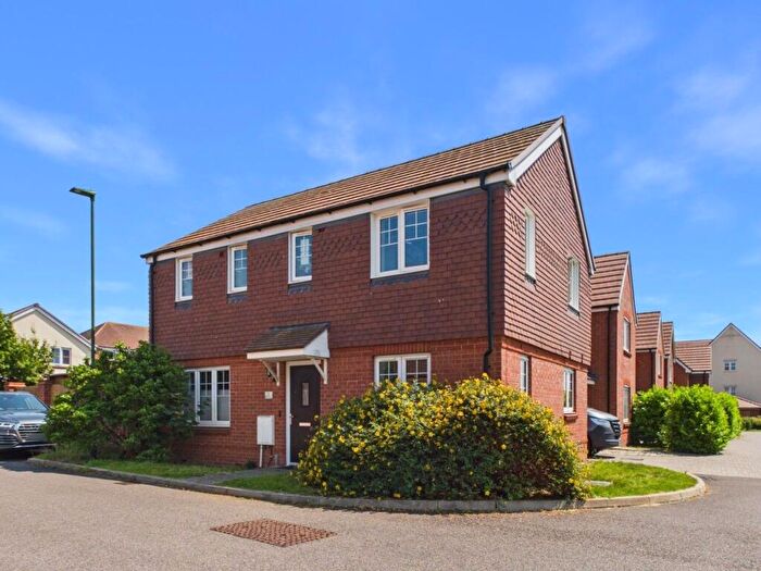 3 Bedroom Detached House For Sale In Dahlia Road, Worthing, BN13