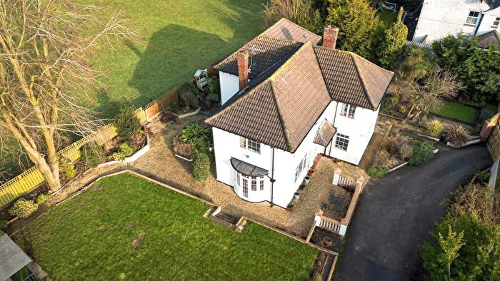 3 Bedroom Detached House For Sale In Beverley Road, Skidby, Cottingham, HU16