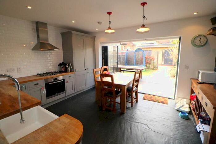 2 Bedroom Property To Rent In Mandeville Road, Enfield, EN3