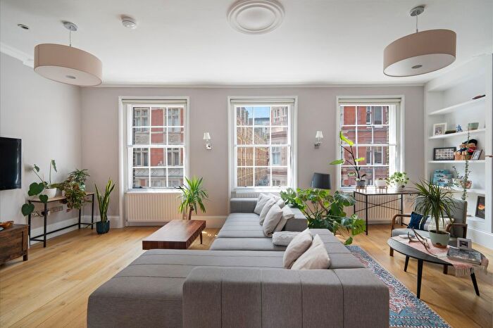2 Bedroom Town House To Rent In St Martin's Lane, Covent Garden, WC2N