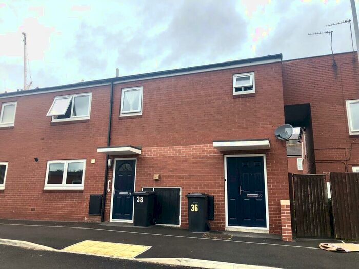 2 Bedroom Apartment To Rent In Lovell Park Hill, Leeds, LS7