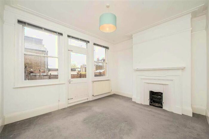 2 Bedroom Flat For Sale In Charlton Road, Blackheath, SE3