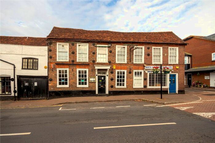 Maisonette To Rent In High Street, Redbourn, St. Albans, Hertfordshire, AL3