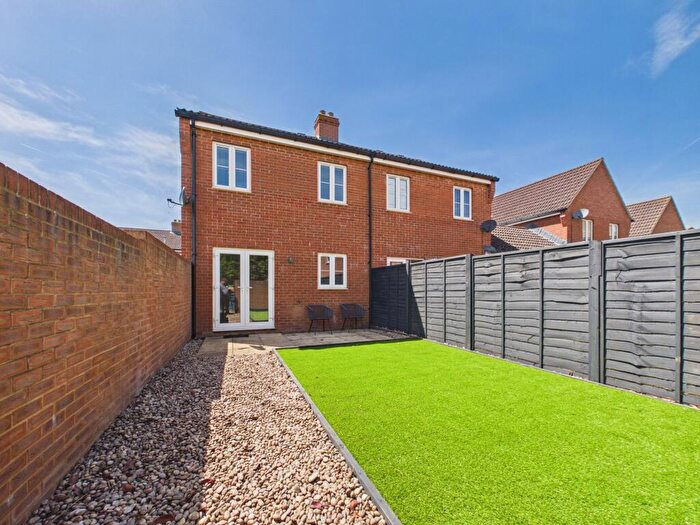3 Bedroom Semi Detached House For Sale In Boulmer Avenue Kingsway, Quedgeley, GL2