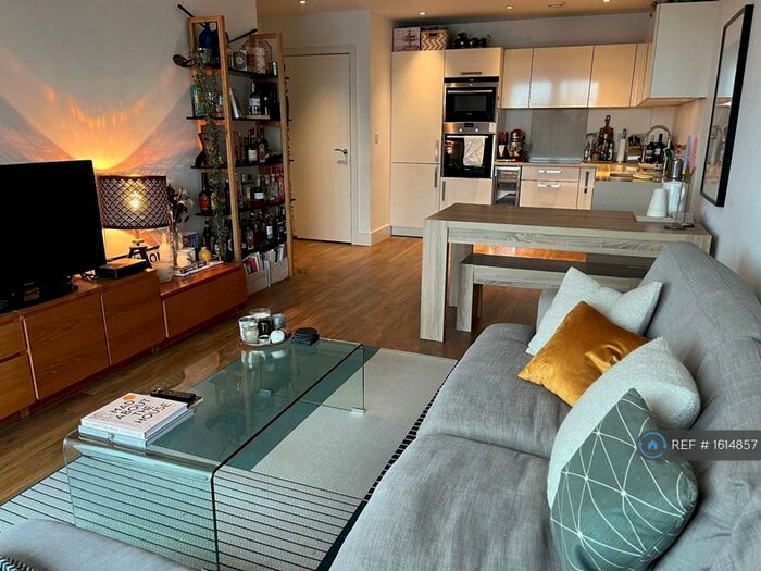 2 Bedroom Flat To Rent In Queensland Road, London, N7