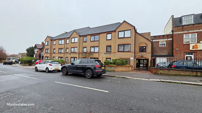 1 Bedroom Flat For Sale In Lychgate Court, Friern Park, N12