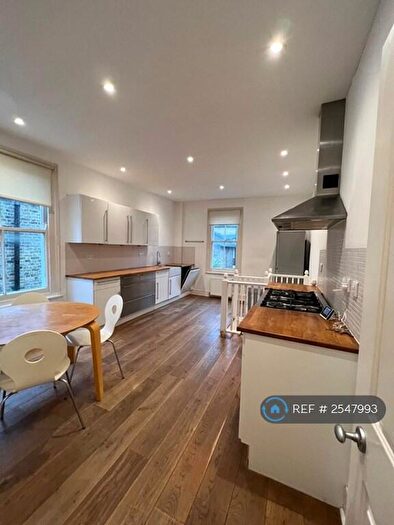 2 Bedroom Flat To Rent In Hazelbourne Road, London, SW12