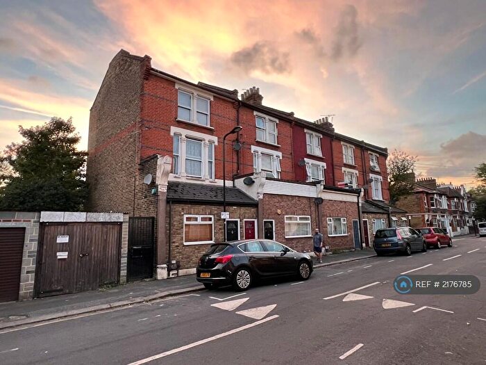 2 Bedroom Maisonette To Rent In Leigh Road, London, E10