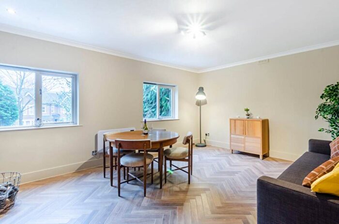 2 Bedroom Flat To Rent In Auckland Road, Crystal Palace, London, SE19