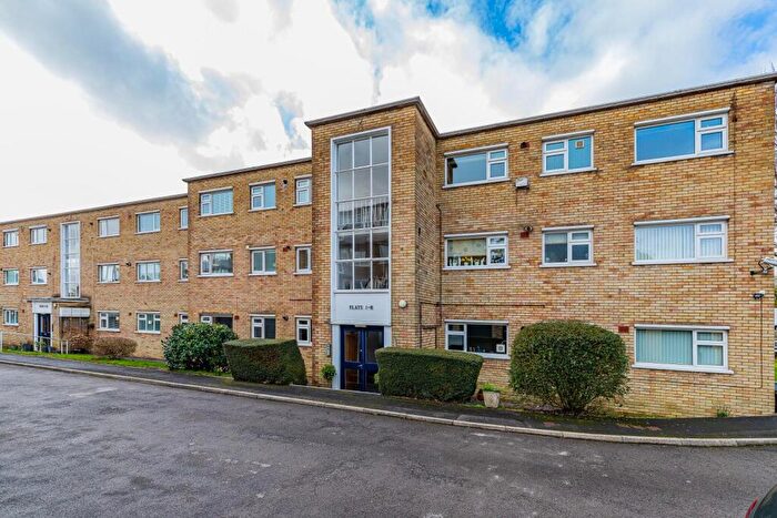 2 Bedroom Apartment For Sale In Beach Road, Penarth, CF64