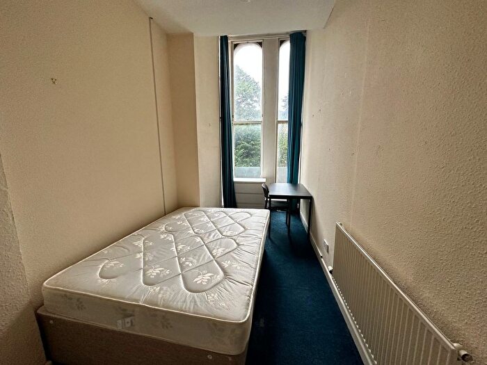 3 Bedroom Flat To Rent In Tyndall's Park Road, Bristol, BS8