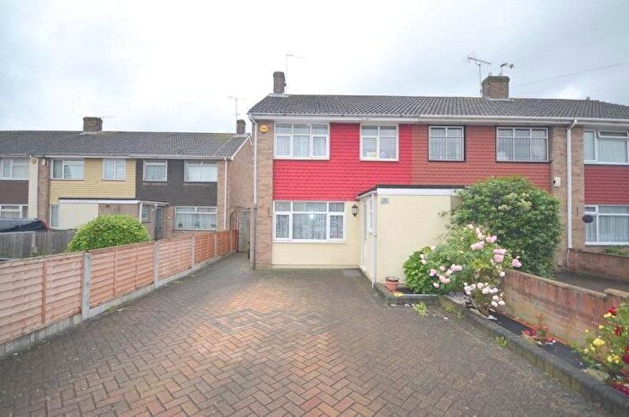 3 Bedroom End Of Terrace House To Rent In Baillie Close, Rainham, Essex, RM13