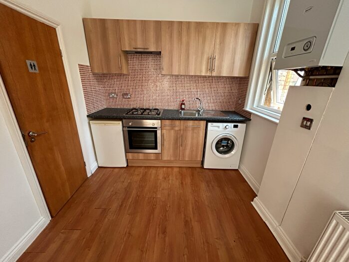 Studio To Rent In Boscombe Spa Road, Boscombe, Bournemouth, BH5