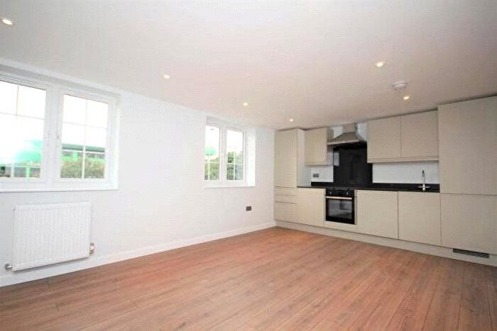 3 Bedroom Flat To Rent In Old Oak Common Lane, London, W3