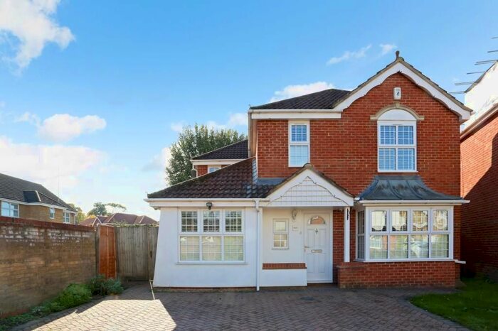 4 Bedroom Detached House To Rent In Chevalier Close, Stanmore, HA7