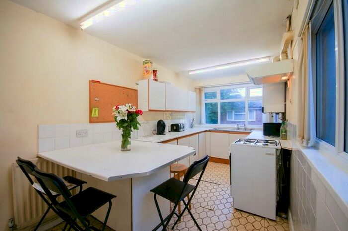 4 Bedroom Semi-Detached House To Rent In Langleys Road - Bath Student Property, B29